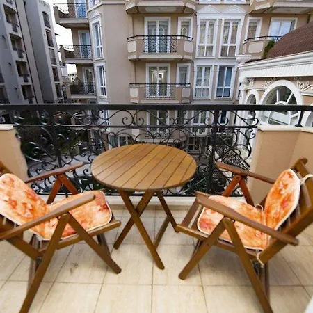2-bedroom Pool View Sunny 公寓