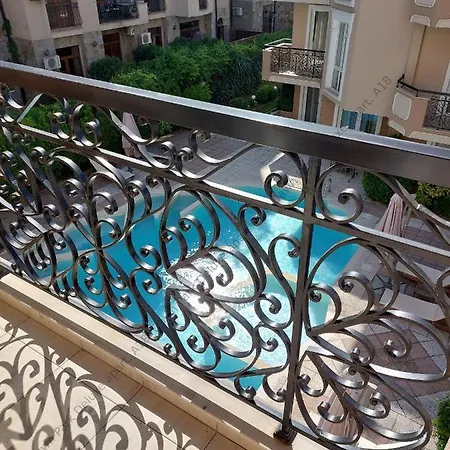2-bedroom Pool View Sunny *