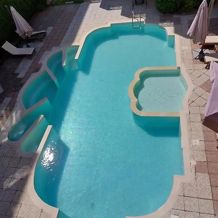 Apartment 2-bedroom Pool View Sunny