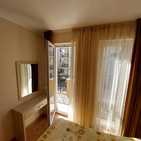 Apartment 2-bedroom Pool View Sunny *