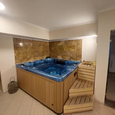 Apartment 2-bedroom Pool View Sunny *